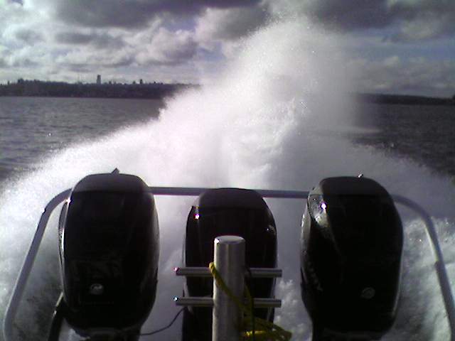 Seattle-Police-Harbor-Patrol-Safeboat-running- wide-open-with-triple-Mercury-275hp-Verado-engines